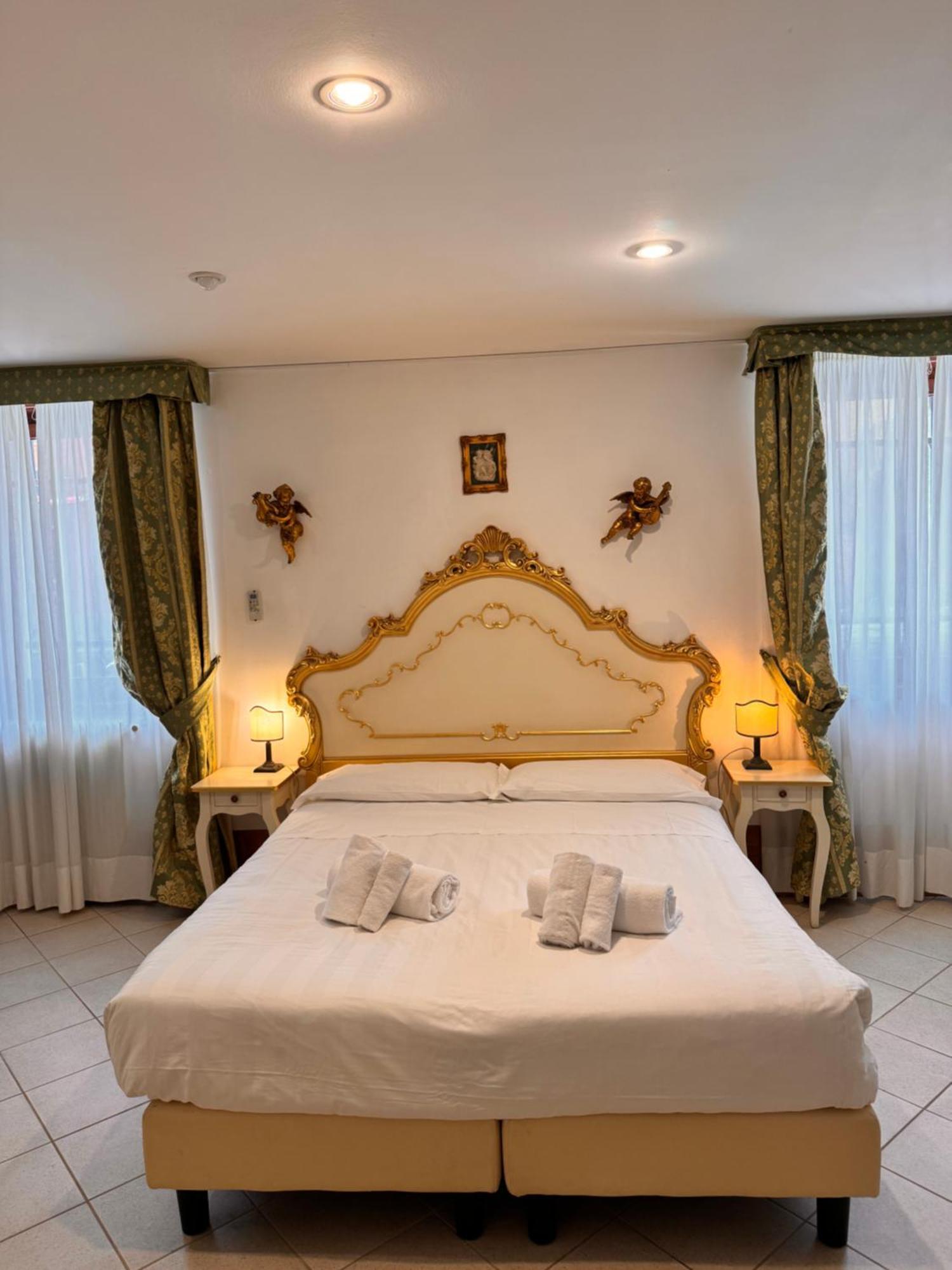 Ca' De Le Capuzine * Venice