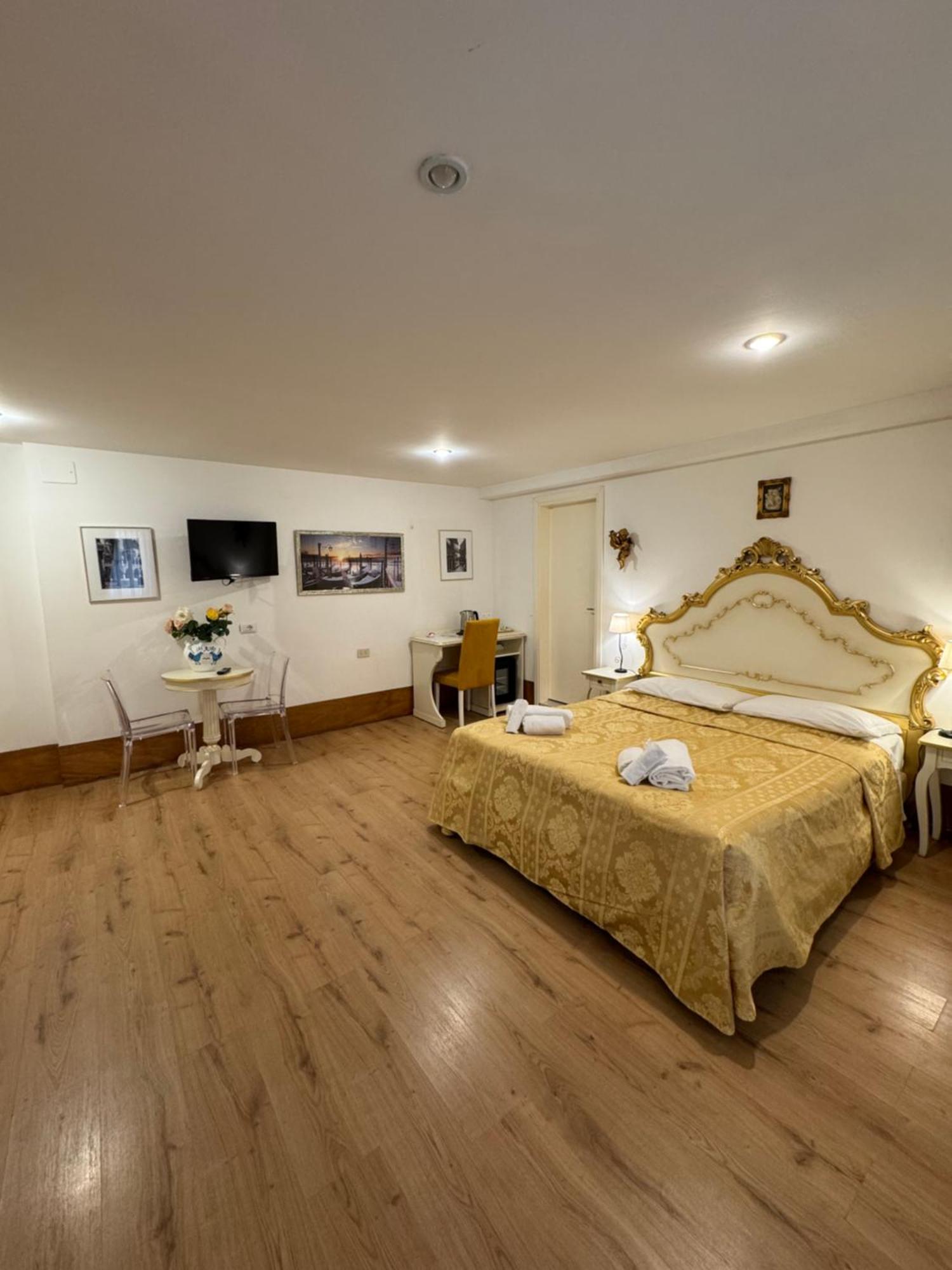 Ca' De Le Capuzine Guest house *